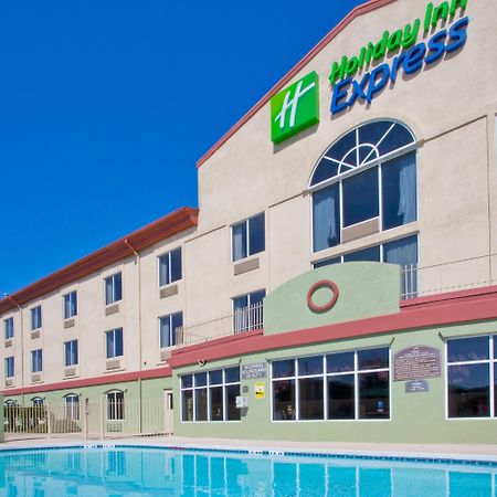 Holiday Inn Express Hotel & Suites Live Oak By Ihg Exterior foto